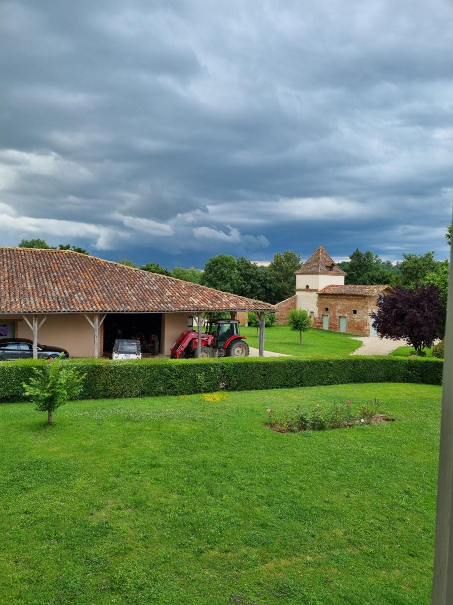 Domaine De Belcayre Bed & Breakfast Montauban Bagian luar foto